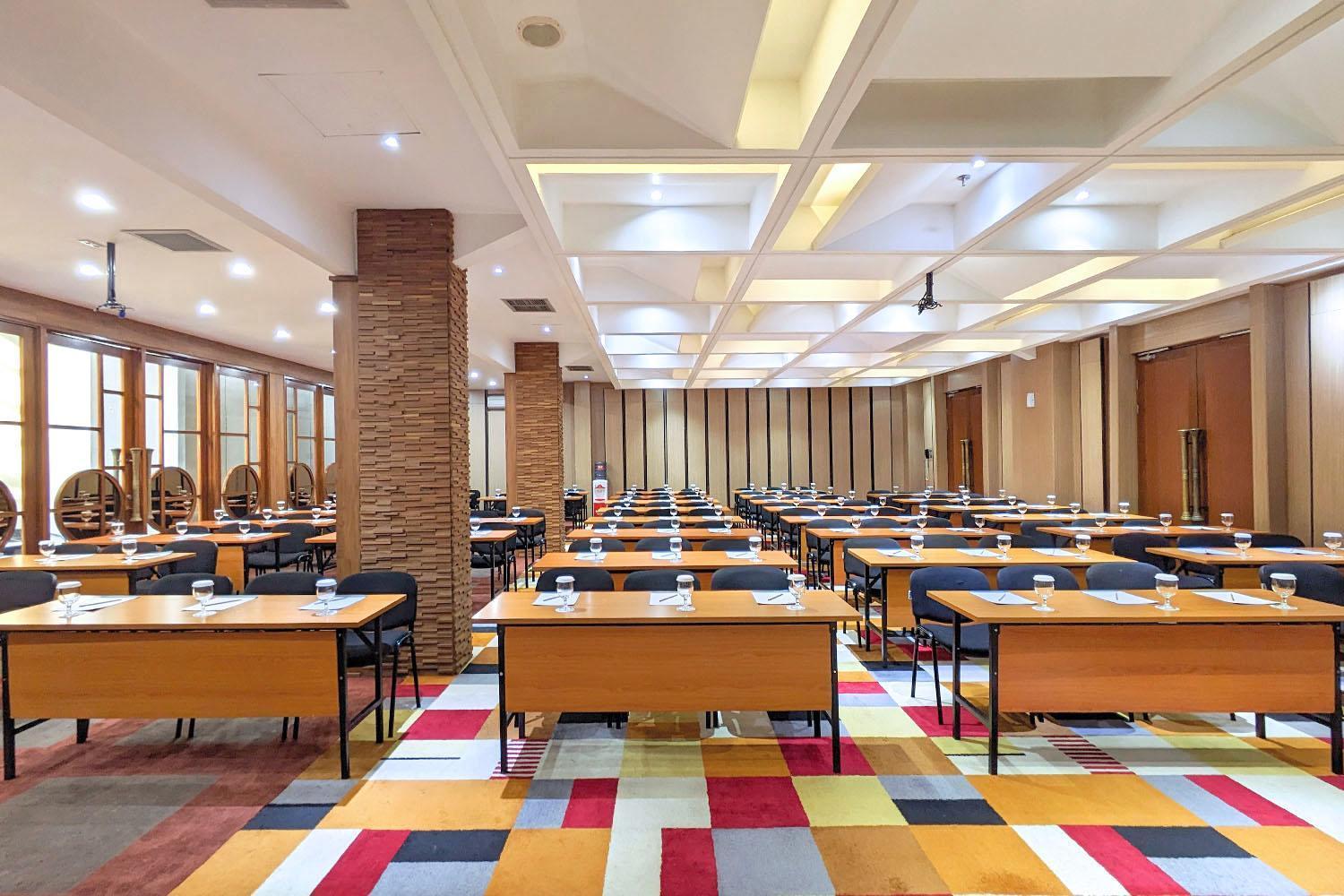 Отель The 1O1 Bandung Dago Экстерьер фото